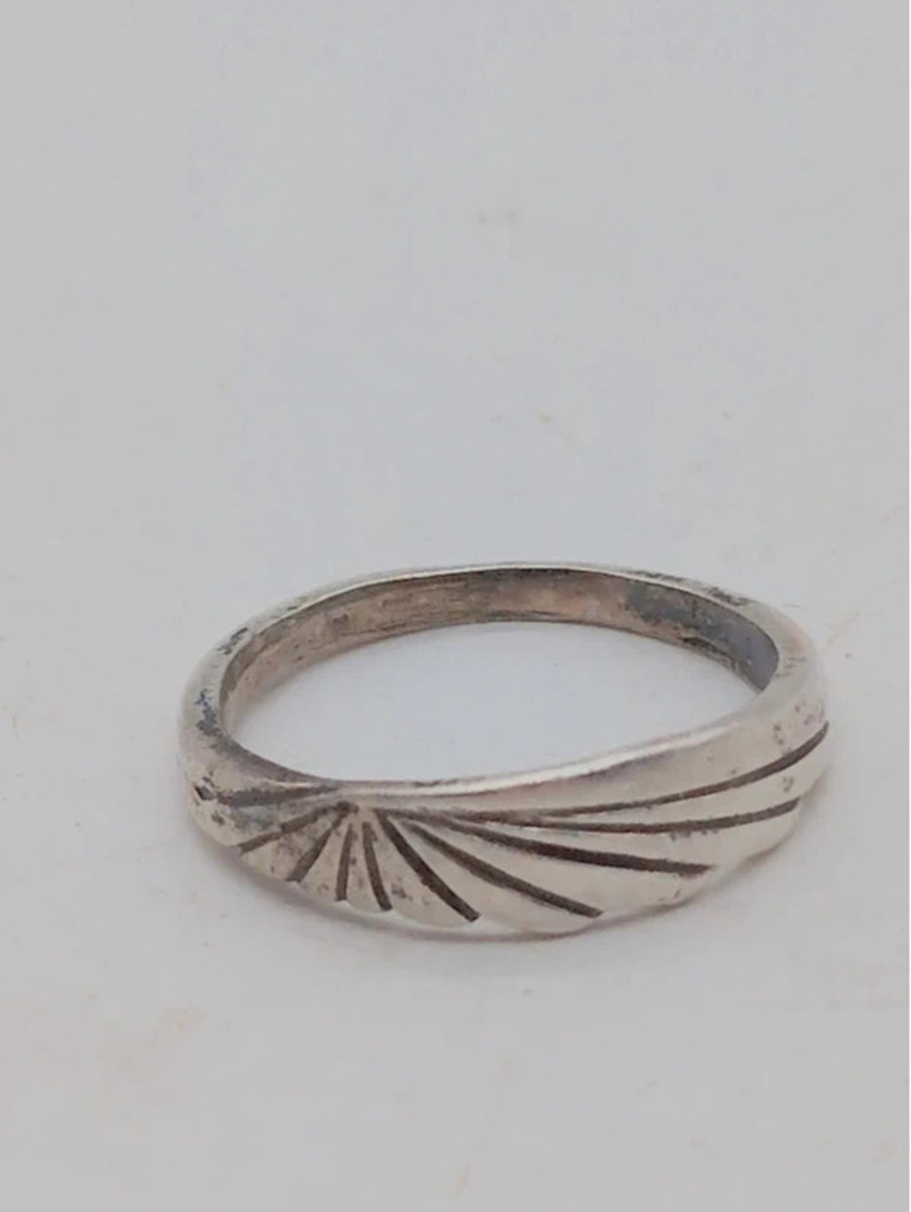 Vintage Silver Sunburst Fan Etched Band Ring Size 5.5